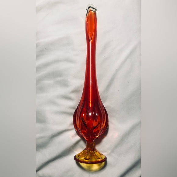 Vintage Viking Amberina Swung Glass Vase - Picture 2 of 4